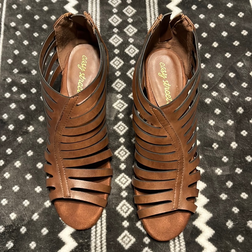 Open toed heel shoes